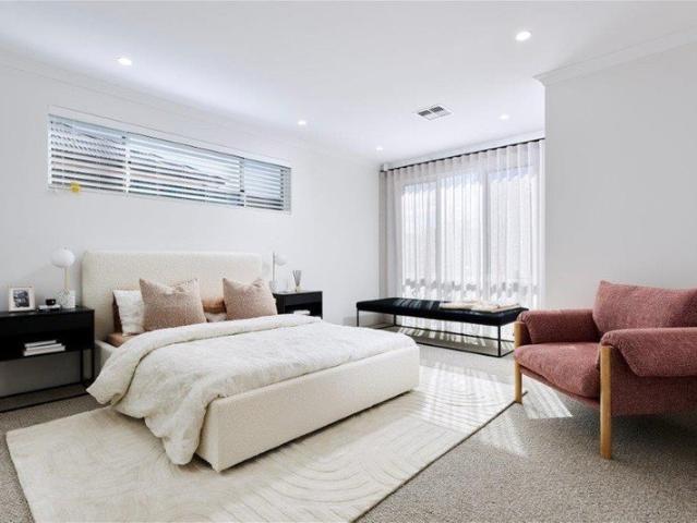 Stunning 4 bed 2 bath home surrounded by convenience in HAMMOND PARK!