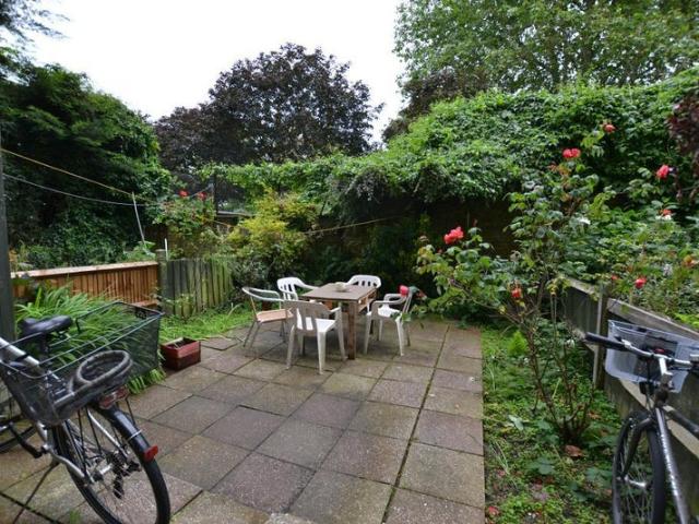 Stunning 4 Bed Flat with Lounge & Garden, E1