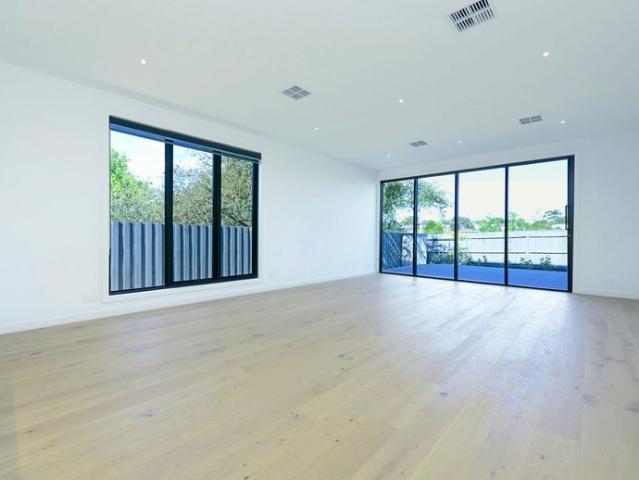 Stunning 4 Bedroom, 3 Bathroom Luxury Home!