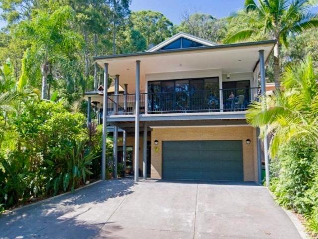 STUNNING 4 BEDROOM FAMILY HOME