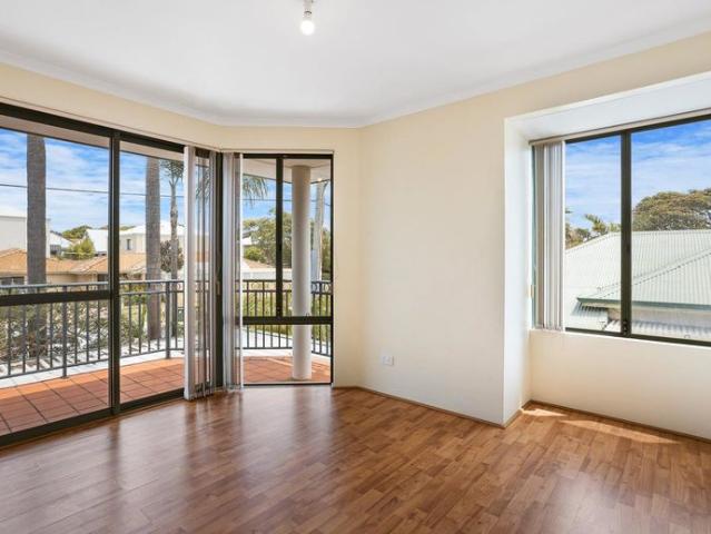 Stunning 4 Bedroom Family Home in Doubleview Modern Design & Quality Finishes!