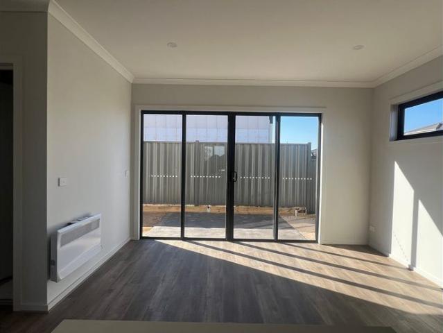 Stunning 4 Bedroom Family Home in Fraser Rise