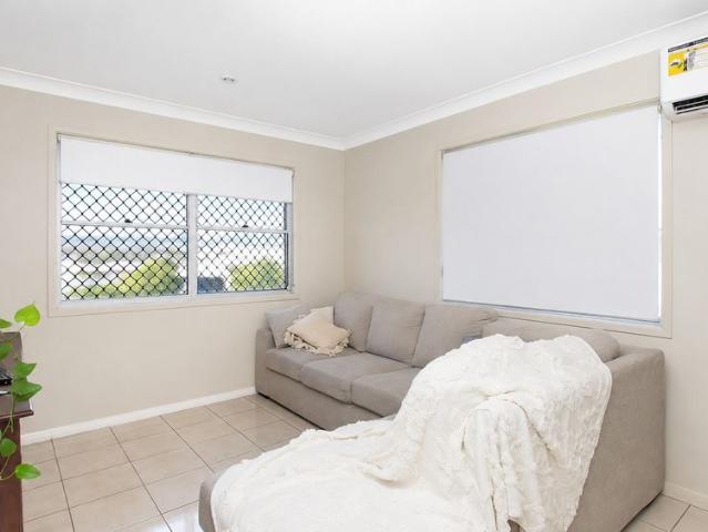 Stunning 4 Bedroom Family Home in Springfield Lakes