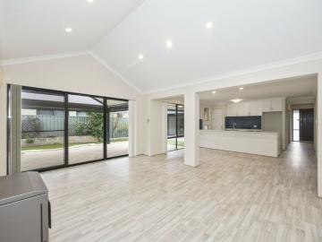 Stunning 4 Bedroom Family Home � Prime Location