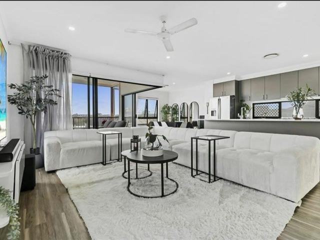 Stunning 4 Bedroom Family Home with Water Views & Prime Location!