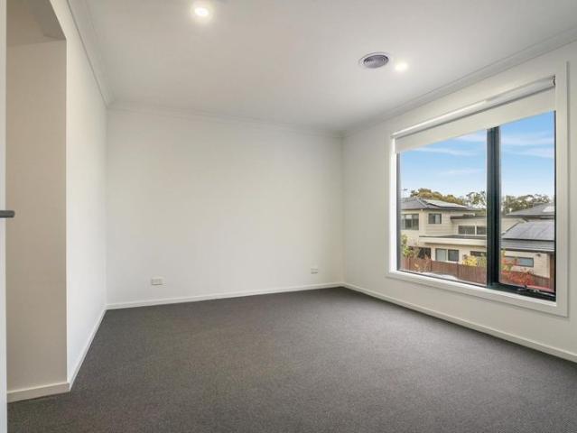 Stunning 4 Bedroom Family Home with Golf Course Views