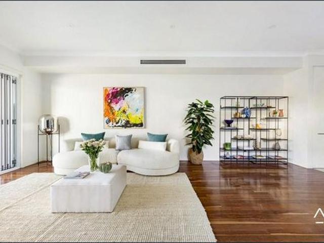 Stunning 4 Bedroom Family Home with Pool – Walk to Coogee Beach