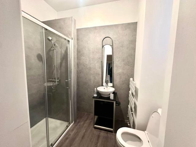Stunning 4 bedroom flat excellent location rooms