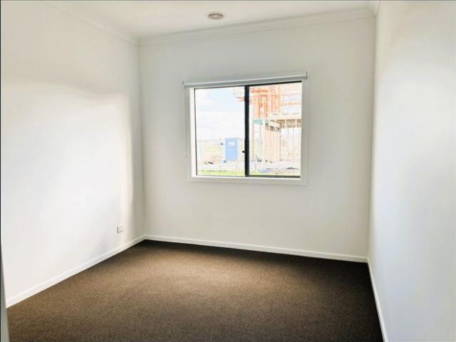 Stunning 4 Bedroom House at 16 Blossom Street, Officer