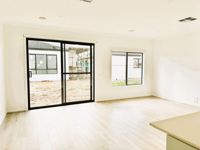 Stunning 4 Bedroom House at 16 Blossom Street, Officer
