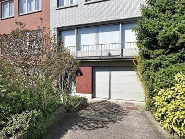 STUNNING 4 BEDROOM HOUSE FOR RENT IN A QUIET NEIGHBORHOOD