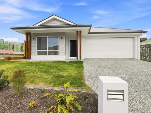 Stunning 4 Bedroom House Modern & Comfortable Living Space!
