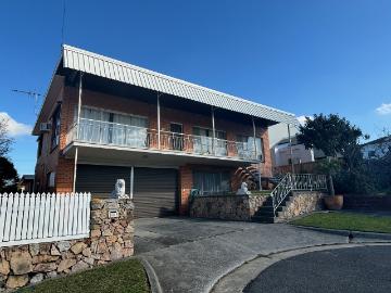 Stunning 4 bedroom house with amazing views