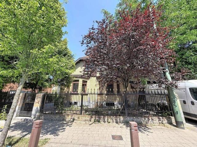 Stunning 4 Bedroom House with Office and Private Garden
