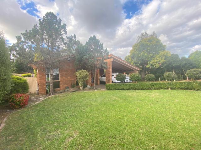 Stunning 4 Bedroom Home with Landscaped Garden in Templestowe