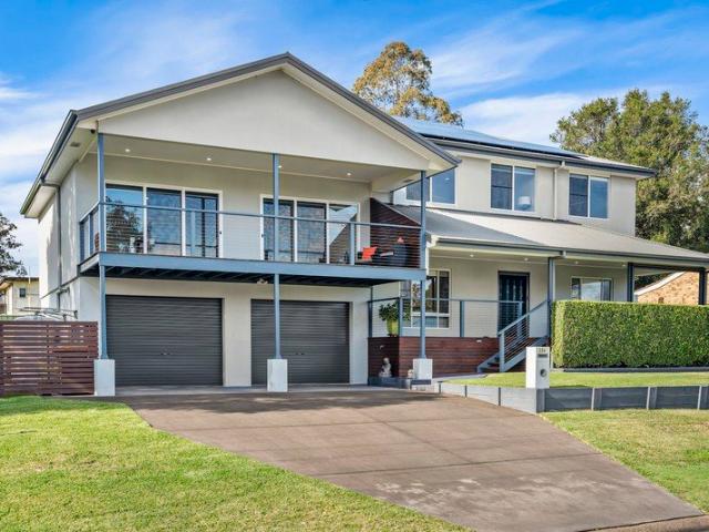 Stunning 4 Bedroom Home with Water Views in Bonnells Bay