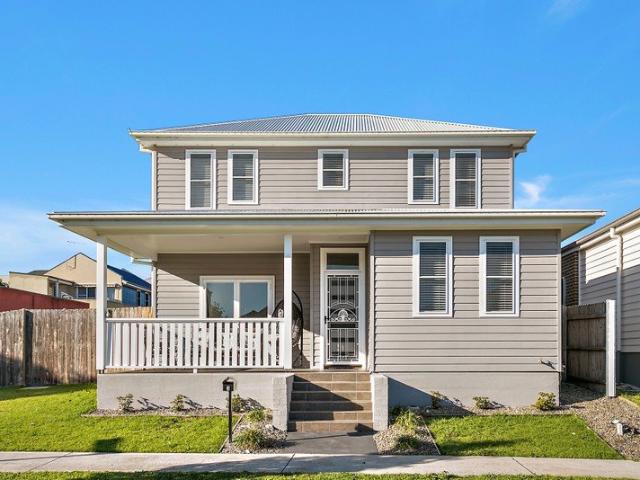 Stunning 4 Bedroom Home in Tullimbar Village