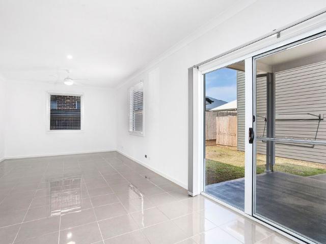 Stunning 4 Bedroom Home in Tullimbar Village