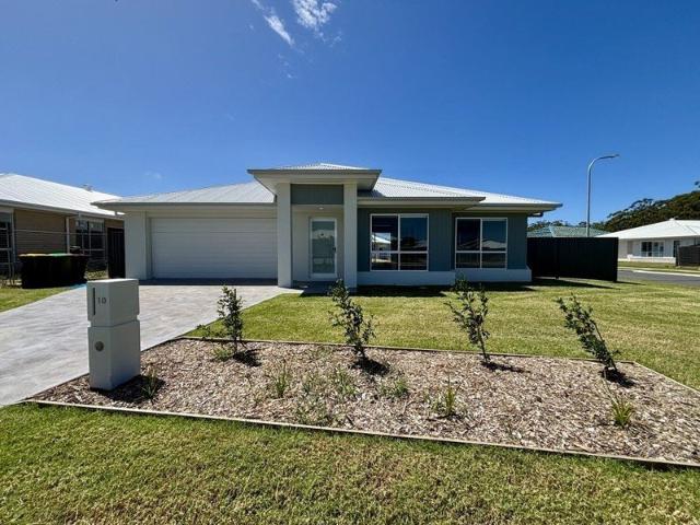 Stunning 4 Bedroom Home In Moonee Beach Estate