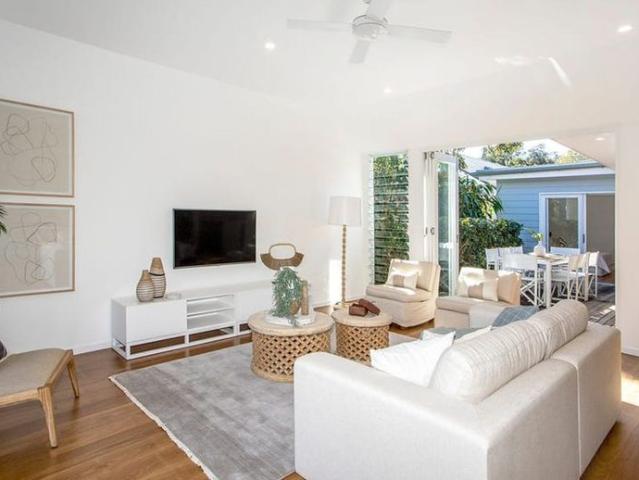 Stunning 4 bedroom home in sought after North Avalon
