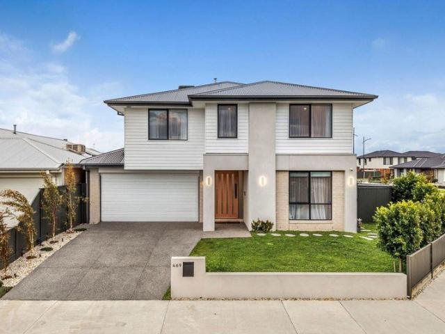 Stunning 4 Bedroom Property with many upgrades throughout