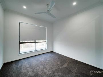 Stunning 4 Bedroom Townhouse in a Prime Location!