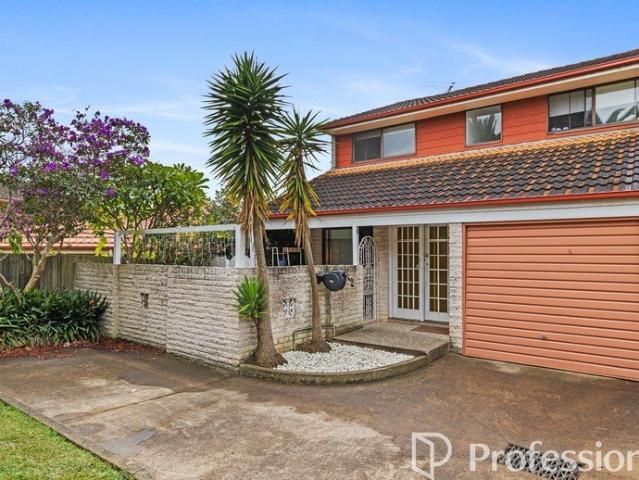 Stunning 4 Bedroom Townhouse In A Quiet Blue Ribbon Location