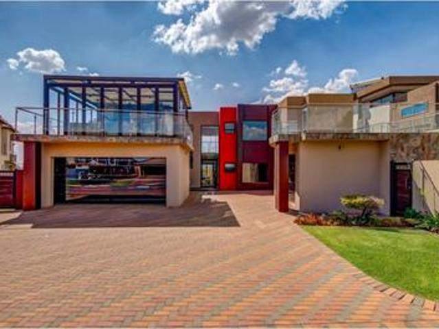 stunning 4 bedrooms 4 bathrooms hous.