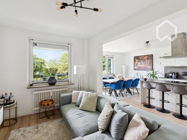 Stunning 4 Room Apartment in Hamburg Rahlstedt: Perfect for Families