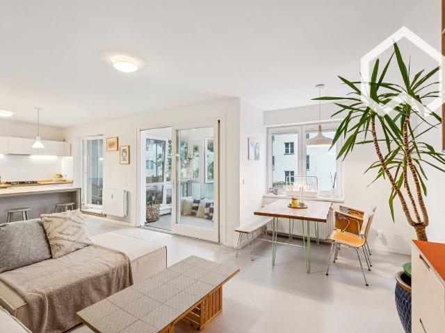 Stunning 4 Room Family Apartment with Balcony, Office & Parking, Berlin Amsterdam Apartments for Rent