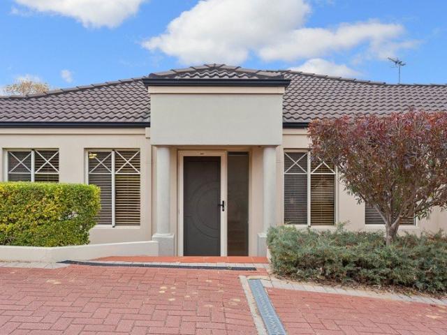Stunning 4x2x2 Villa in Prime Location Calling All Investors