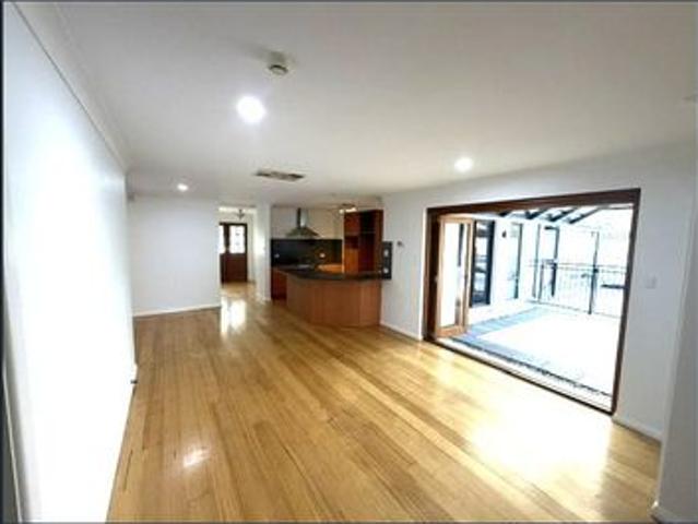 STUNNING 4x2 FAMILY HOME