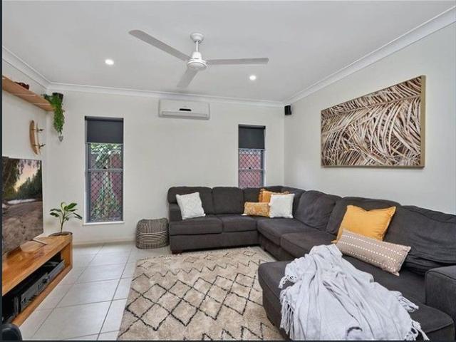 Stunning 5 Bed Family Home with Pool