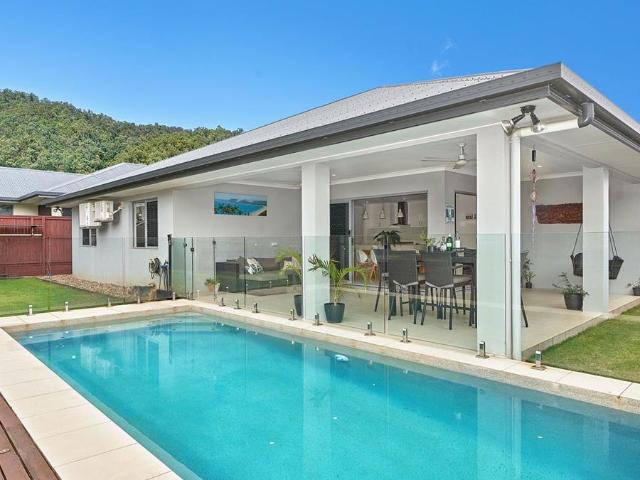 Stunning 5 Bed Family Home with Pool