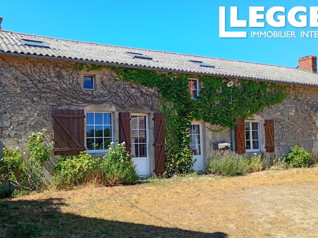 Superbe ferme de campagne de 5 chambres pouvant être aménagée en gîte, avec grand jardin, dépendances et étang