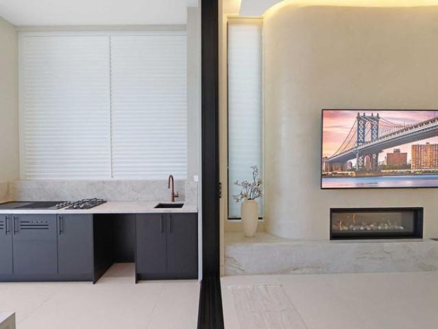 Stunning 5 bedroom Duplex with Lift & Pool