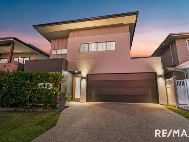Stunning 5 bedroom home with waterfront aspect and pool walking distance to Golden Beach