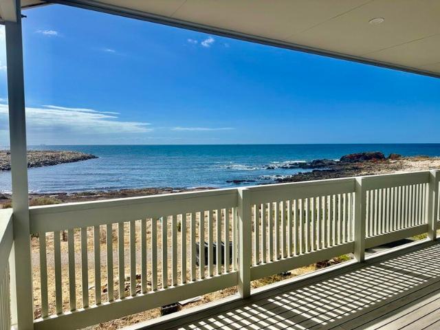 Stunning 5 bedroom home brand new home beachfront!