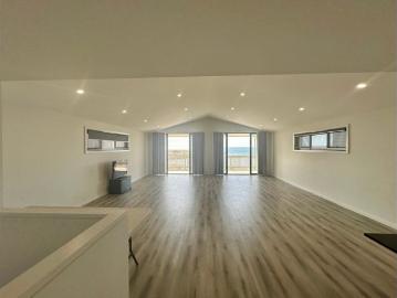 Stunning 5 bedroom home brand new home beachfront!