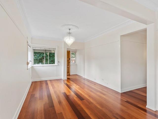 STUNNING 5 BEDROOM HOME FOR RENT