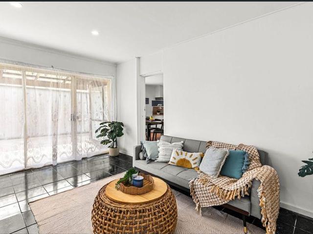 Stunning 5 Bedroom Home in Werribee!