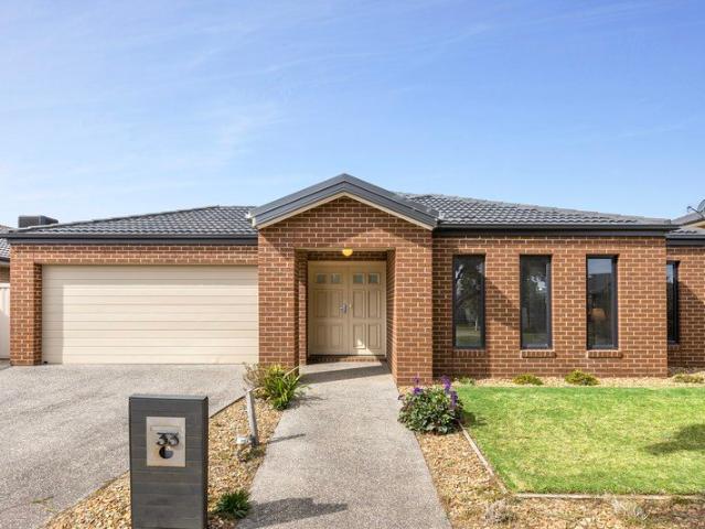 Stunning 5 Bedroom Home Lara