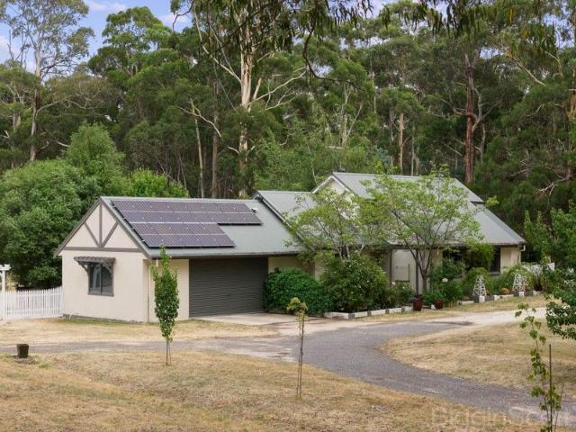 Stunning 5.65 Acre Country Estate Just 5 Minutes from Daylesford
