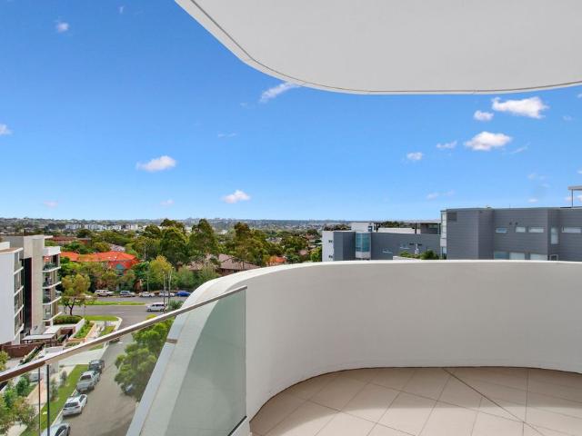 Stunning 5th floor city and water views.