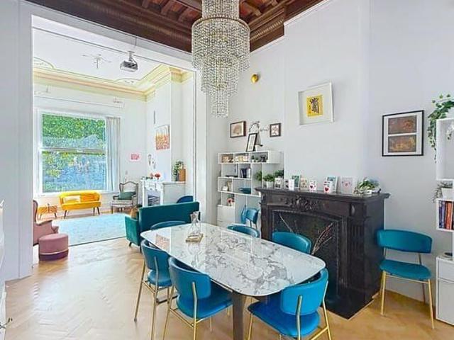 Stunning 7B mansion garden garage –467m² – EU District
