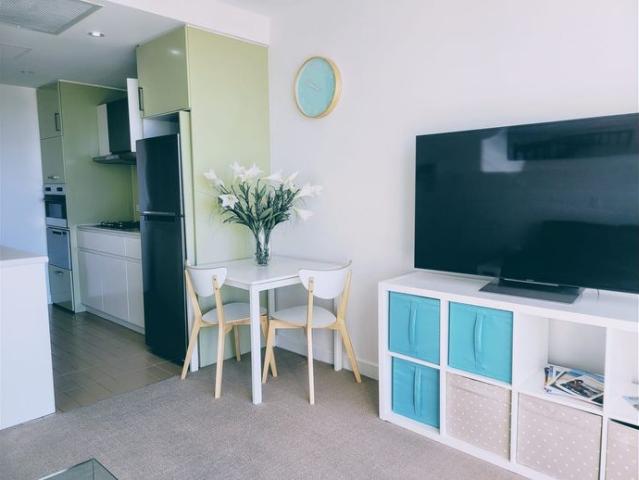 STUNNING 8th FLOOR VIEWS IN THE HEART OF GLENELG