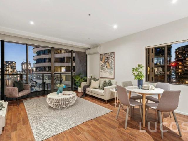 STUNNING 12TH FLOOR HARBOUR VIEWS ON WATERS EDGE