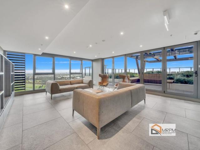 Stunning 16th floor apartment with City Views