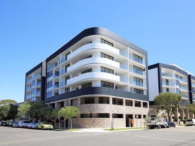 Stunning 1 bed 1 bath 1 Parking Space for lease!