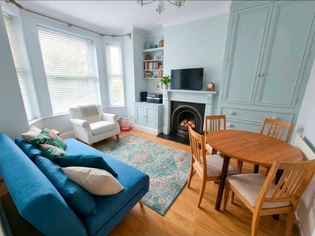 Stunning 1 Bed Apartment Garden £1,250 All Bills